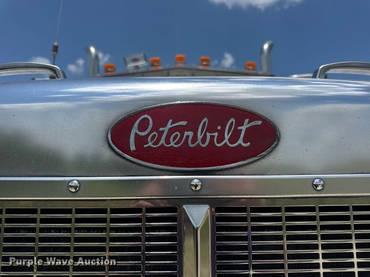 image for item EN4581 2005 Peterbilt 379 semi truck