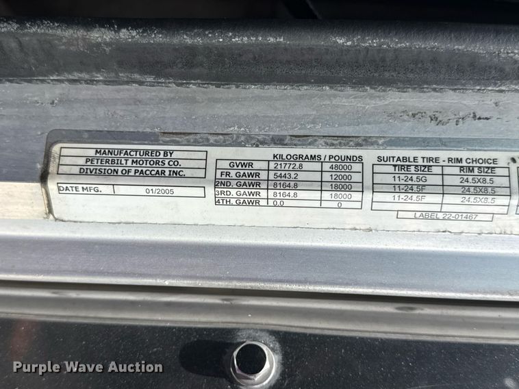 image for item EN4581 2005 Peterbilt 379 semi truck