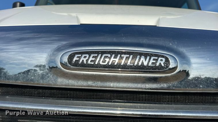 image for item EN4630 2015 Freightliner Cascadia 113 semi truck