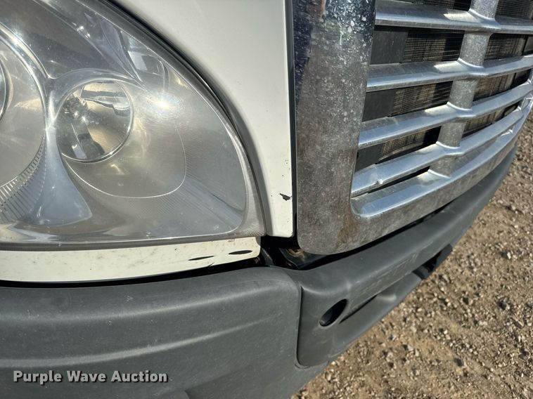 image for item EN4630 2015 Freightliner Cascadia 113 semi truck