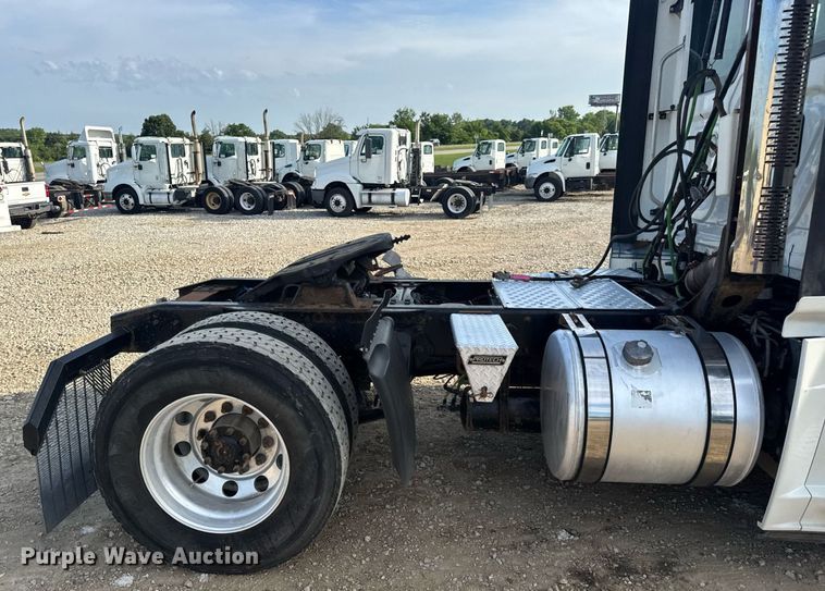 image for item EN4630 2015 Freightliner Cascadia 113 semi truck