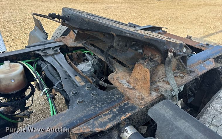 image for item EN4630 2015 Freightliner Cascadia 113 semi truck