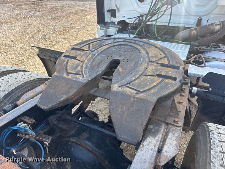 image for item EN4630 2015 Freightliner Cascadia 113 semi truck