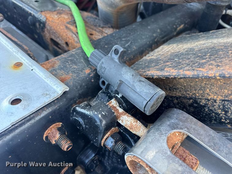 image for item EN4630 2015 Freightliner Cascadia 113 semi truck