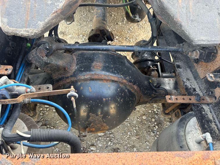 image for item EN4630 2015 Freightliner Cascadia 113 semi truck