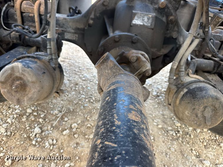 image for item EN4630 2015 Freightliner Cascadia 113 semi truck