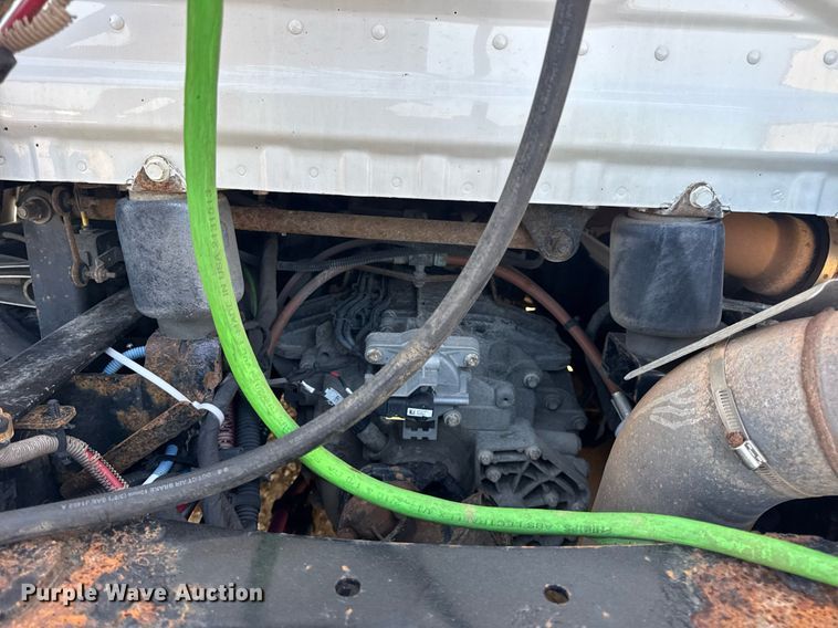 image for item EN4630 2015 Freightliner Cascadia 113 semi truck