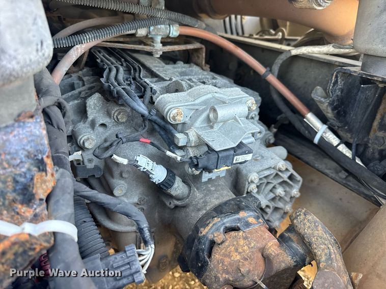 image for item EN4630 2015 Freightliner Cascadia 113 semi truck