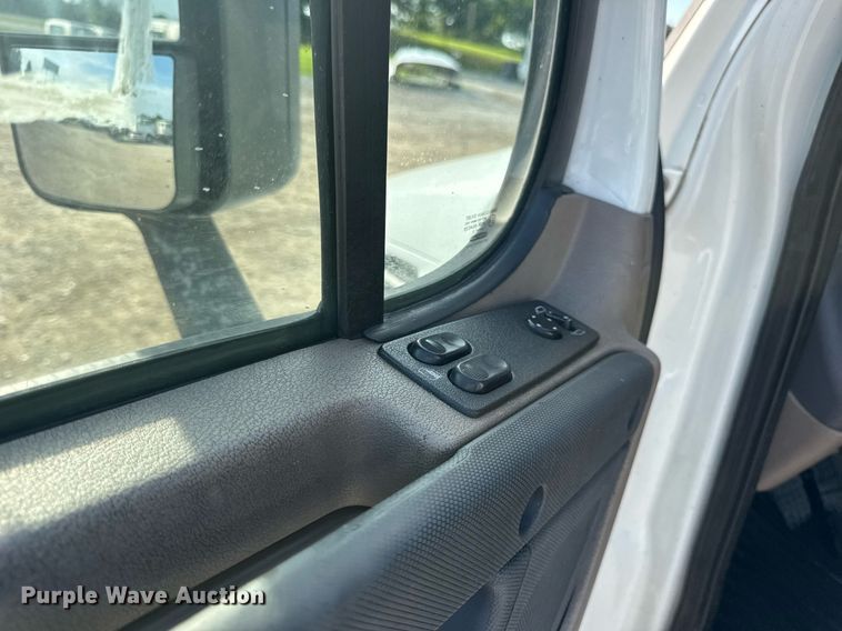 image for item EN4630 2015 Freightliner Cascadia 113 semi truck