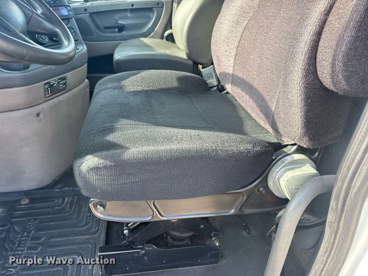 image for item EN4630 2015 Freightliner Cascadia 113 semi truck