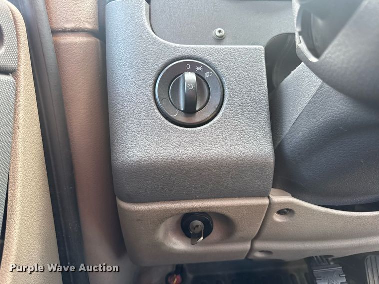 image for item EN4630 2015 Freightliner Cascadia 113 semi truck