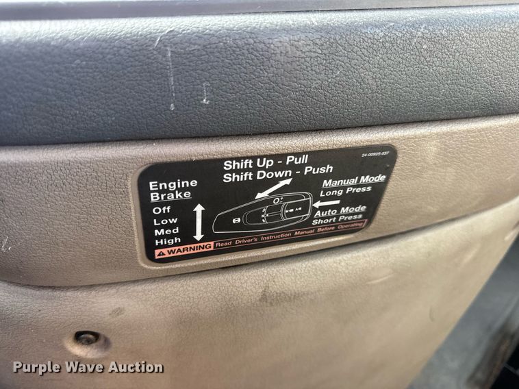 image for item EN4630 2015 Freightliner Cascadia 113 semi truck