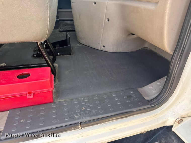 image for item EN4630 2015 Freightliner Cascadia 113 semi truck