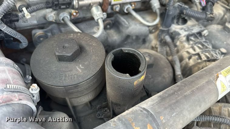 image for item EN4630 2015 Freightliner Cascadia 113 semi truck