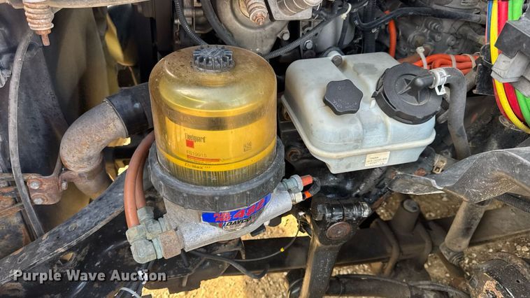 image for item EN4630 2015 Freightliner Cascadia 113 semi truck