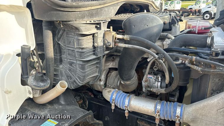 image for item EN4630 2015 Freightliner Cascadia 113 semi truck