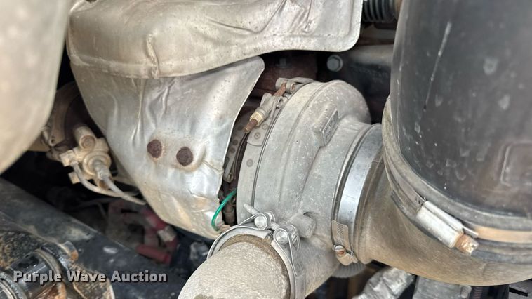 image for item EN4630 2015 Freightliner Cascadia 113 semi truck