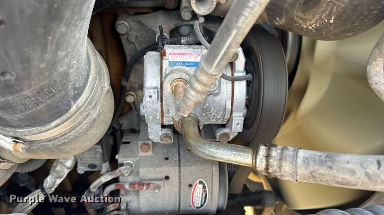 image for item EN4630 2015 Freightliner Cascadia 113 semi truck