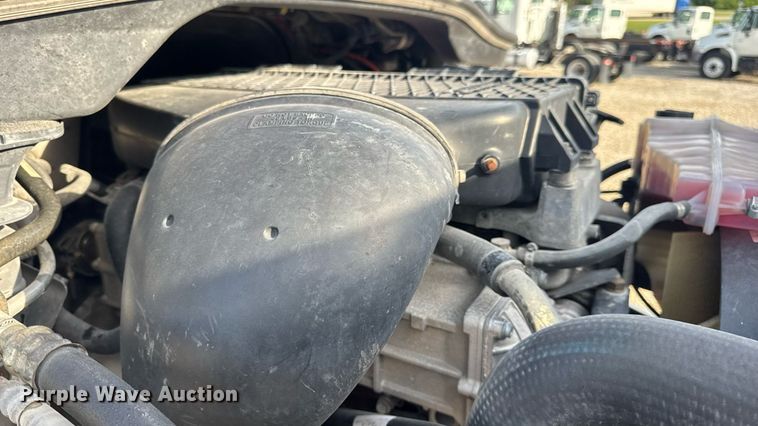 image for item EN4630 2015 Freightliner Cascadia 113 semi truck