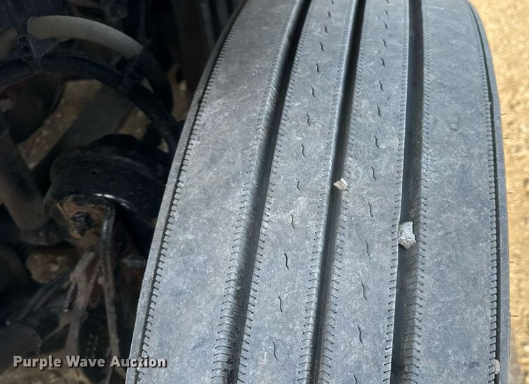 image for item EN4630 2015 Freightliner Cascadia 113 semi truck