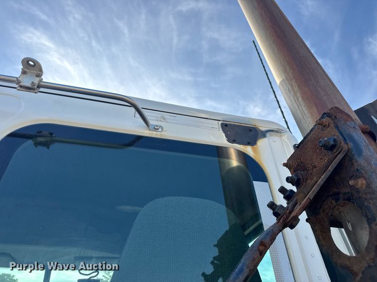 image for item EN4632 2014 Freightliner Cascadia 113 semi truck