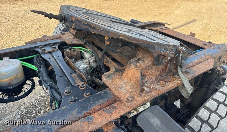 image for item EN4632 2014 Freightliner Cascadia 113 semi truck