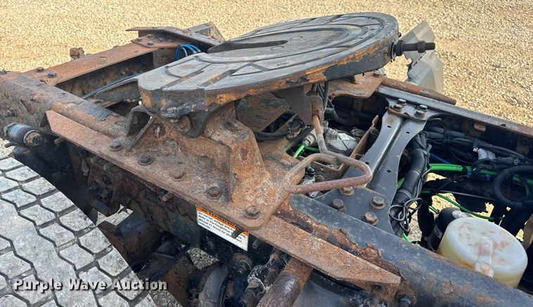 image for item EN4632 2014 Freightliner Cascadia 113 semi truck