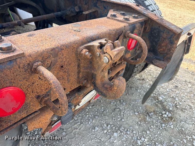 image for item EN4632 2014 Freightliner Cascadia 113 semi truck