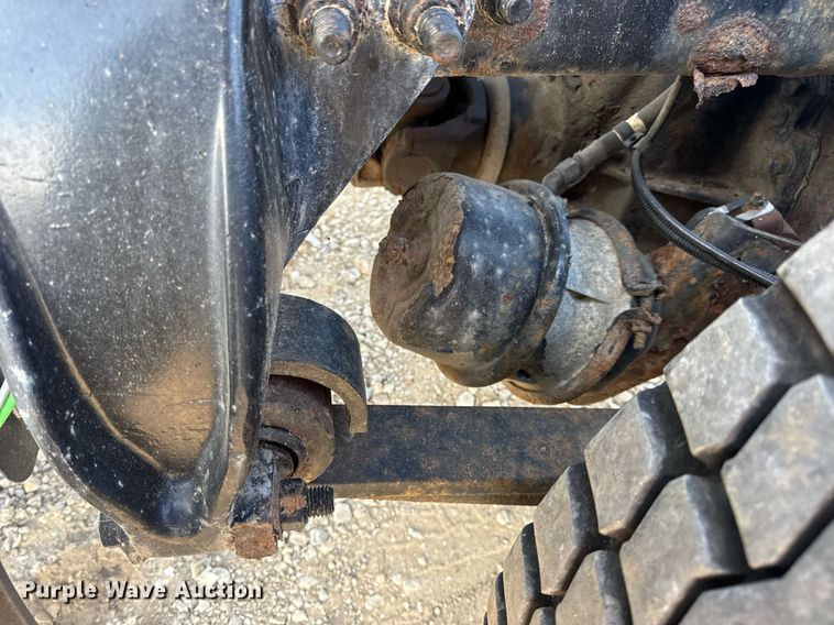 image for item EN4632 2014 Freightliner Cascadia 113 semi truck