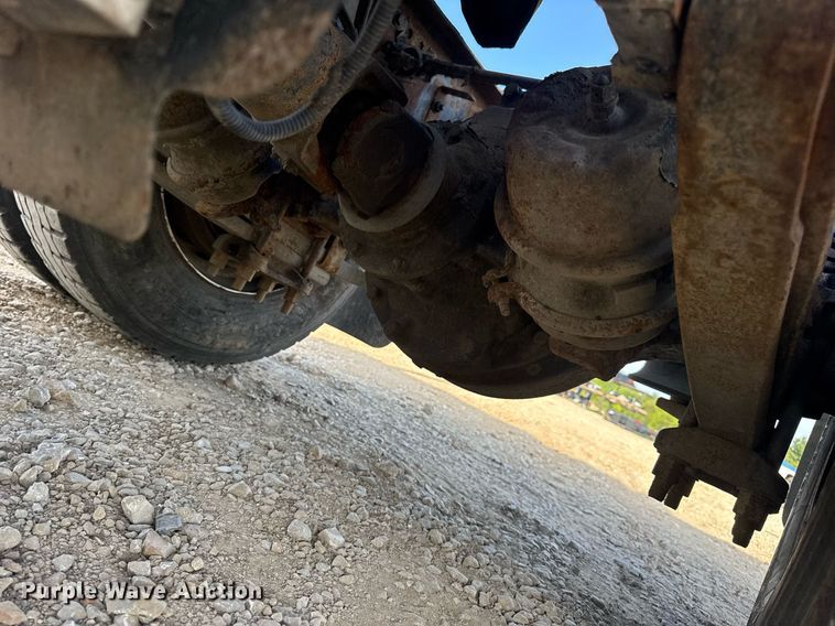 image for item EN4632 2014 Freightliner Cascadia 113 semi truck