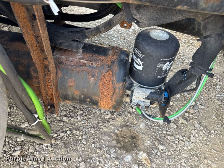 image for item EN4632 2014 Freightliner Cascadia 113 semi truck