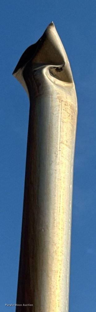 image for item EN4632 2014 Freightliner Cascadia 113 semi truck