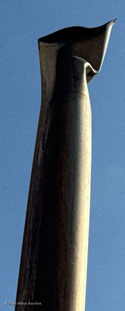 image for item EN4632 2014 Freightliner Cascadia 113 semi truck