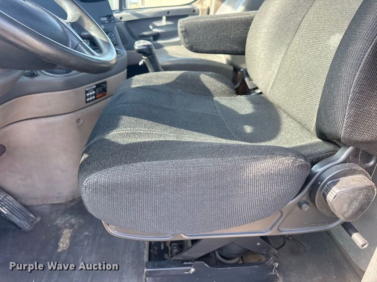 image for item EN4632 2014 Freightliner Cascadia 113 semi truck