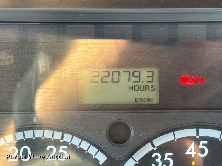 image for item EN4632 2014 Freightliner Cascadia 113 semi truck