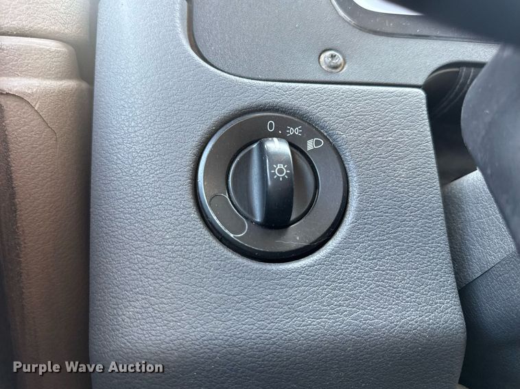 image for item EN4632 2014 Freightliner Cascadia 113 semi truck