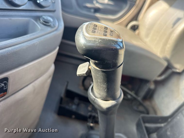 image for item EN4632 2014 Freightliner Cascadia 113 semi truck