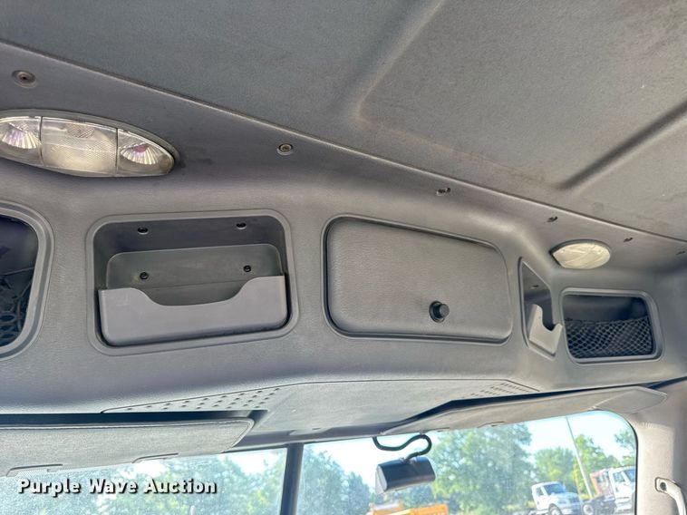 image for item EN4632 2014 Freightliner Cascadia 113 semi truck