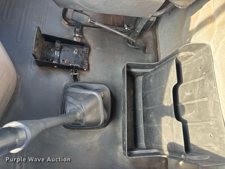 image for item EN4632 2014 Freightliner Cascadia 113 semi truck