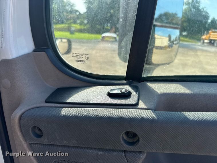 image for item EN4632 2014 Freightliner Cascadia 113 semi truck