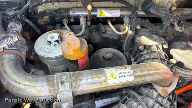 image for item EN4632 2014 Freightliner Cascadia 113 semi truck