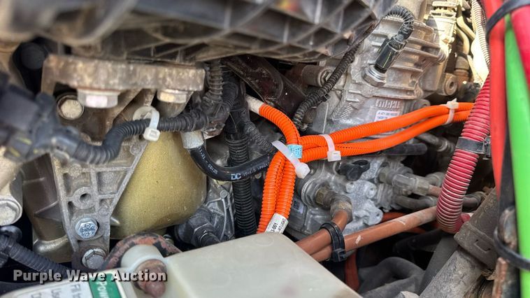 image for item EN4632 2014 Freightliner Cascadia 113 semi truck