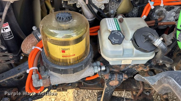 image for item EN4632 2014 Freightliner Cascadia 113 semi truck