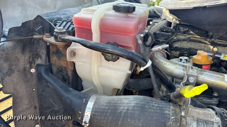 image for item EN4632 2014 Freightliner Cascadia 113 semi truck