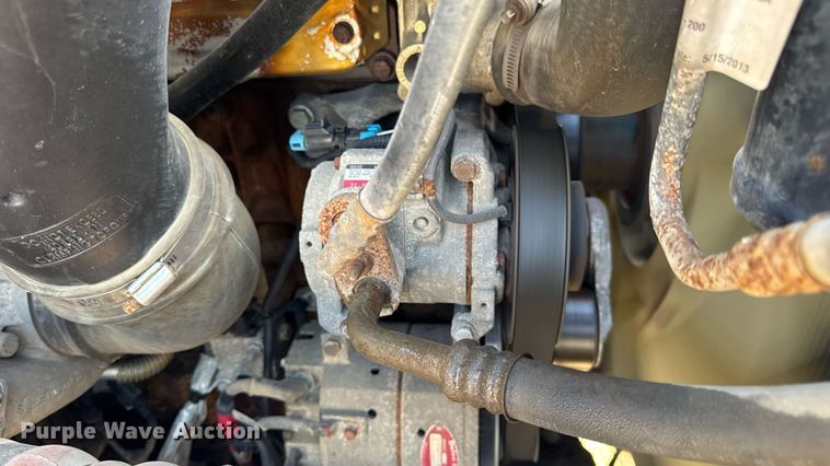 image for item EN4632 2014 Freightliner Cascadia 113 semi truck