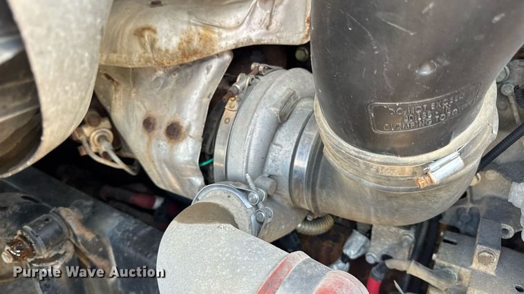 image for item EN4632 2014 Freightliner Cascadia 113 semi truck