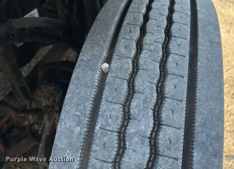 image for item EN4632 2014 Freightliner Cascadia 113 semi truck