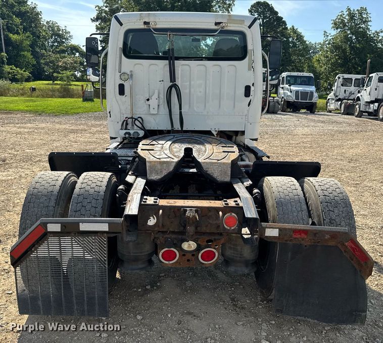 image for item EN4633 2014 Freightliner Business Class M2 semi truck