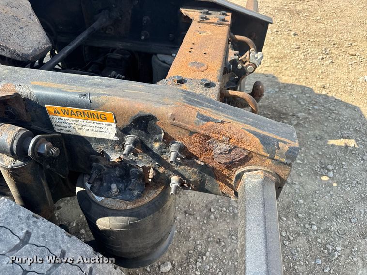 image for item EN4633 2014 Freightliner Business Class M2 semi truck