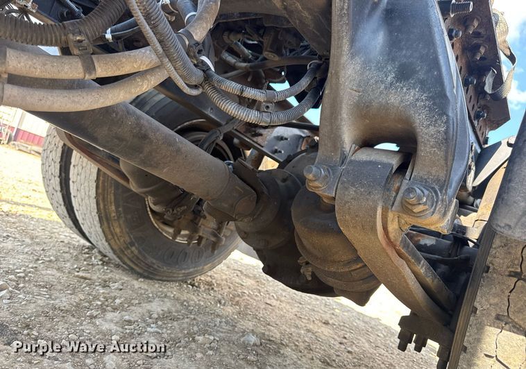 image for item EN4633 2014 Freightliner Business Class M2 semi truck